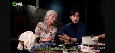 얘들아 정말 파과 많이 봐줘라...
이혜영 선생님이 갈비뼈 금 가면서도 목숨 걸고 액션하며 찍으셨대
마지막 장면 찍고 배우들이랑 감독들 부둥켜안고 울 정도로 다들 애정도 크고 그만큼 잘 만들었고 잘 되어야 한다고 생각함 4/30 극장으로 달려가시길!!!