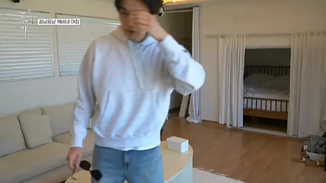 도깨비 이 집 진짜 딸만 좋아하네..
아무래도 이동욱 유인나가 이렇게 키워가지고 김고은이 고칠 수 없는 막내병에 걸린거 같아요(좋아)