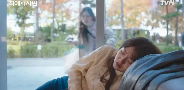 로코에서 여주랑 여주 친구 케미 좋아하는데 최애의 사원은 그걸 잘 말아줘서 좋음