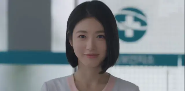 닥터섬보이 편동도 보건지소에서 공식적으로 인사하는데 지의하리 기싸움 하는 와중에 현치연 기싸움하든 말든 하리한테 한 발짝 다가서서 인사하고 속으로 반가워 하는거 미쳣다 지의하리 치연하리 두 씨피 다 맛있어..