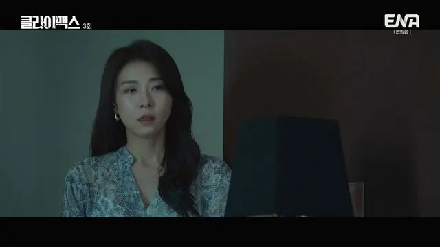 본인들 사이 밝혀질까봐 무서워하는 여자친구한테 이별통보 받았지만 나는 너만 괜찮으면 된다고 난 네가 너무 걱정된다고 눈물 닦아주고 안아주는 역할을 지금 하지원이 말아준다고? 컷은 짤렸지만 키스암시한거고..? 심지어 오피셜로 우정이 아니라 사랑이었다고 못박아주네