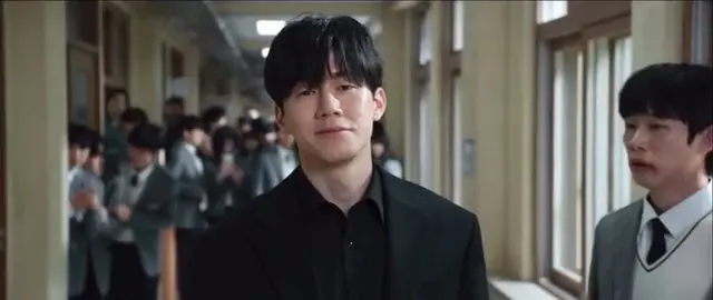 어제 넷플릭스 "참교육" 드라마 봤는데..
솔직한 감상평.. 내용이 어떻니 서사가 어떻니 이런거
집어넣고 그냥 참교육 사적복수 이런거 보고싶으면
뇌빼고 보면 됨.
이 드라마 보면서 작품성이 어떻고 사회가 어떻고 생각하기
보다는 통쾌한 참교육 드라마라고 보면됨
아주 재미있게 봤음.
이건 나같이 단세포 단순한 사람이 보면 재미있는 드라마임