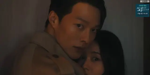 키괜 지혁다림선우 삼자대면 ㅈㄴ 재밋다제발.. 
당신 누구야
이 여자 직장 상사 넌 뭐야 
이 여자 남편<< 이 한 마디로 정리되는 거 미쳣은