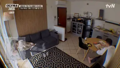 언더커버셰프.. 
물론 다 다른 나라에서 요리하는 것도 맞지만
세 명의 셰프가 쉬는 시간을 갖는 방법이 다 다른 게
참 볼만 한 포인트 같음

권성준 - 잠자기
샘킴 - 레시피 공부하기
정지선 - 재료, 메뉴판 파악하기