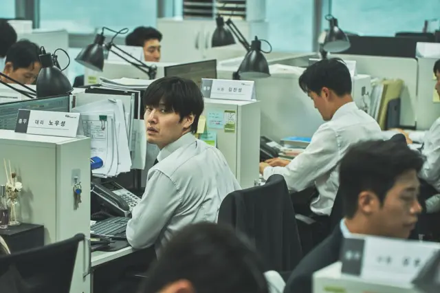 영화 84제곱미터 후기 경로 이탈 스릴러 볼만할까