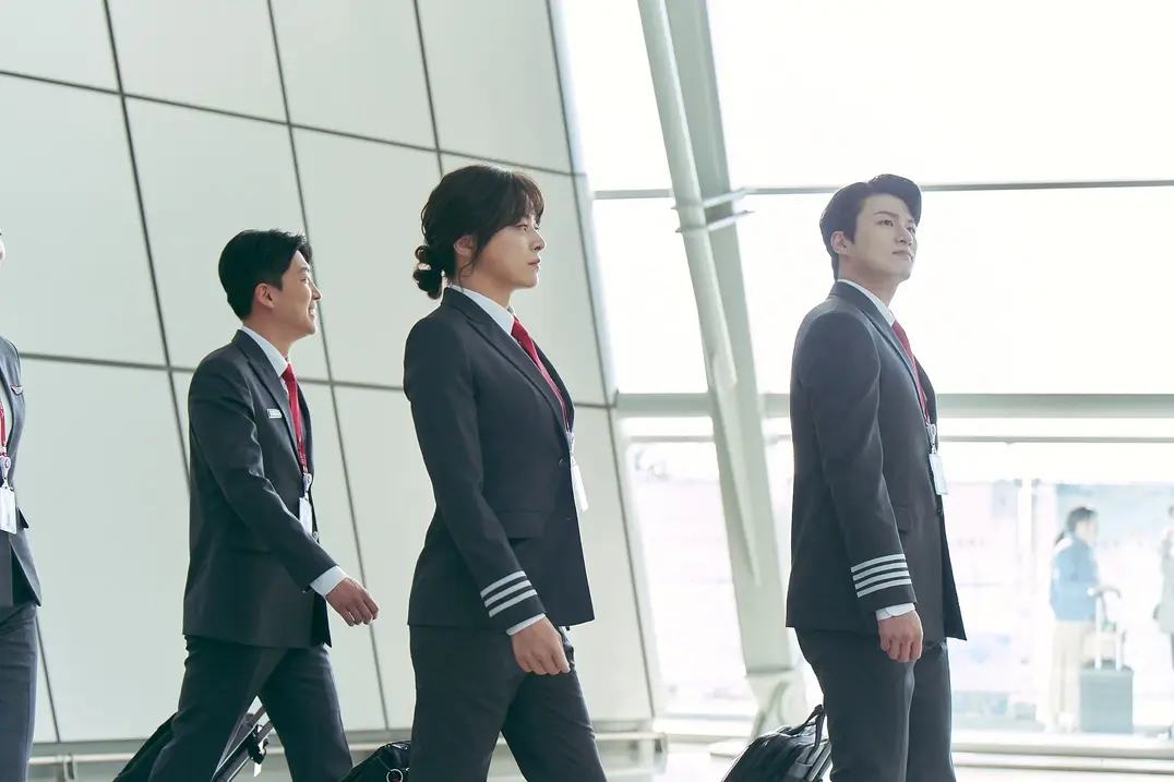 넷플릭스 영화 <파일럿> 후기 리뷰 - 그인들 어떠하리 그녀인들 어떠하리, 그저 파일럿일 뿐이지