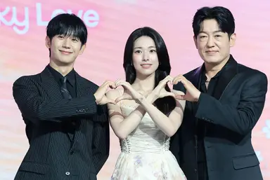 하영 증조부 논란 속…주연작 ‘이런 엿같은 사랑’, 넷플 비영어쇼 1위