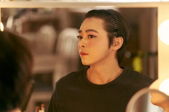 배우 조정석의 독보적인 1인 2역 코미디 연기 영화 <파일럿> 리뷰