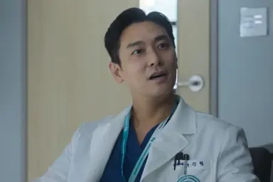 '중증외상센터' 원작자가 밝힌 "백강혁을 '초인'으로 그린 이유"
