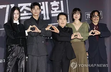 배두나·류승범의 독특한 '가족계획'..."통쾌하고 울림있는 작품"