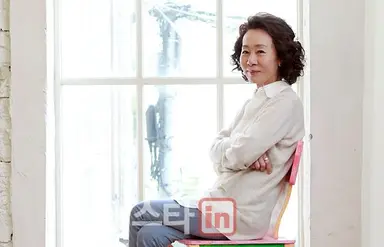 `돈의 맛` 윤여정 "칸 두 번째, 대우 달라져"