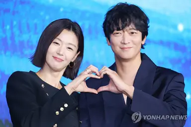 '북극성' 전지현 "강동원과 첫 만남...전에 없던 어른연기 했죠"