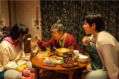 좀비가 된 딸, 아빠가 지킨다...울리고 웃기는 영화 '좀비딸'