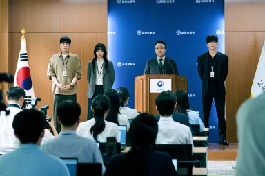 '참교육' 글로벌 돌풍...넷플릭스 비영어쇼 2주 연속 1위