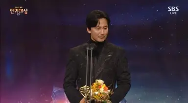 [종합] '악의 마음을 읽는 자들' 김남길, 2022 SBS 연기대상' 대상 수상 "악역 연기자들 감사해"