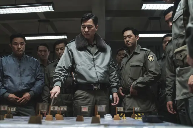 <서울의 봄> 리뷰 - 역사영화로서의 윤리와 배짱, 영화적 서스펜스 모두 거머쥐다