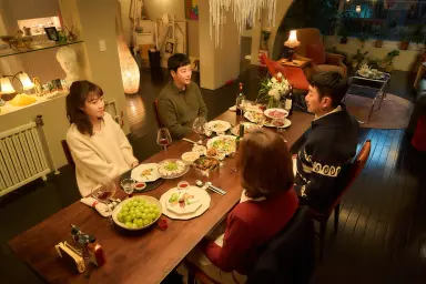 하정우 '윗집 사람들' 8일 연속 韓영화 1위...웃음·공감 다 잡았다
