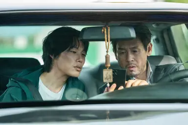 류준열 농익은 1인2역…손톱 먹은 ‘들쥐’에 인생 송두리째 뺏겼다