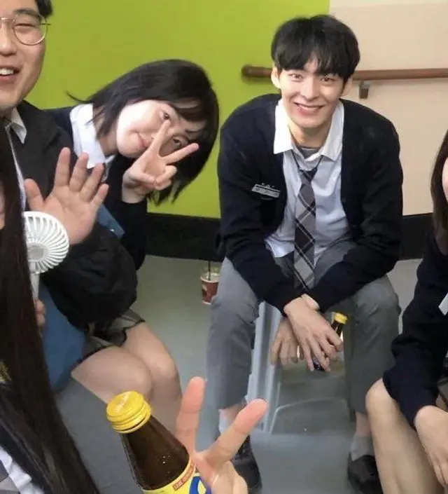 최종병기 앨리스 보실분
솔직히 오글거리고 짜치는 대사 파티지만
박세완 송건희 얼굴합 좋고 피칠갑 말아주고 이름도 서여름 한겨울 <인소감성미침