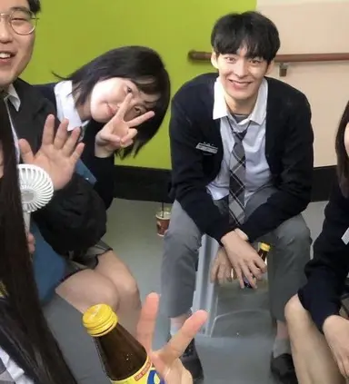 최종병기 앨리스 보실분
솔직히 오글거리고 짜치는 대사 파티지만
박세완 송건희 얼굴합 좋고 피칠갑 말아주고 이름도 서여름 한겨울 <인소감성미침