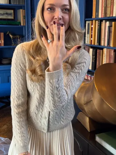 폴 페이그 신작 • 아만다 사이프리드 & 시드니 스위니 주연 <하우스메이드> 봤는데 딱 2.0~2.5점짜리 개막장 똥 영화였음. 하지만 그럴 걸 기대하고 본 거라 잘 즐겼다 어쩜 이렇게 비하인드 사진에서도 똥영화의 무드가