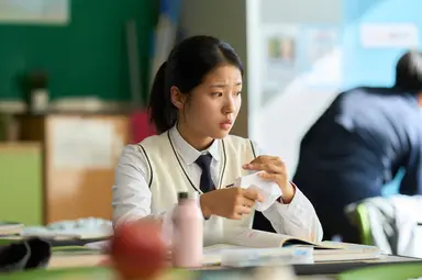 윤가은 감독의 영화 <콩나물>, <우리들>, <우리집>, <세계의 주인>을 거치며 주인공 아이들이 나이를 들기도 하지만
각각 사회의 폭력을 마주하기 전, 처음 마주했을 때, 그로부터 도망칠 때, 마주하고 난 후의 이야기라서 좋다...
다음 영화에서는 무슨 이야기를 할지 벌써 궁금해