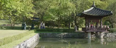 <춘화연애담> 1화까지 보고 이제 2화 보는 중
사랑이라 말해요 때도 느꼈지만 이광영감독님 특유의 화면 가득 충분한 여백을 남겨두는 연출이 영원히 좋음