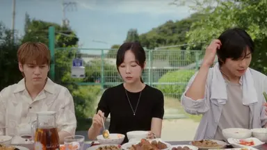 오늘도 매진했습니다 5,6화 후기
5화는 남주질투 구경하는 맛으로 봤고 6화 후반은 통으로 좋을만큼 내 취향이었다. 그래 이런 사랑스러운 힐링 드라마 있어야지. 귀여운 음악이랑 개그 적절히 넣어줘서 안 지루하고, 안효섭이랑 채원빈이 너~무 러블리하게 잘해. 사랑스럽고 귀여워, 매튜예진합니다.