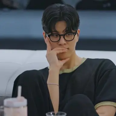 환승연애4 5화 명장면 : 백현이 끊임없이 저 포즈를 하는데 왜하는지 모르겠고 개웃긴것임 ㅠ