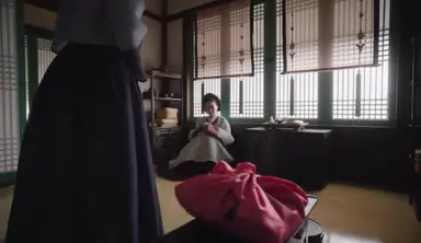 채령이는 어렸을 때 엄마한테 버림받고 원경한테 거둬진 아이라 꾸역꾸역 원경찾아가서 울고빌다가 결국 원경이 자기를 버린거라며 원망하는거 ... 최종이성계됨 (이방원한테열라빡이쳤다는뜻)