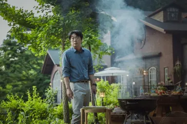 종일 아무도 없는 숲속에서 끝냄
후기보니 호불호있던데 고구마란말도있고
유영철 사건 오피스텔 주인이 돌아가신얘기가생각남
딱 저상황이였던듯
현실고증적이라는거(윤계상 너무불쌍 범죄도시 장첸을 용서해버림)
고민시는 전처부인자식 살해한 고유x도
생각나고 난 존잼이구만