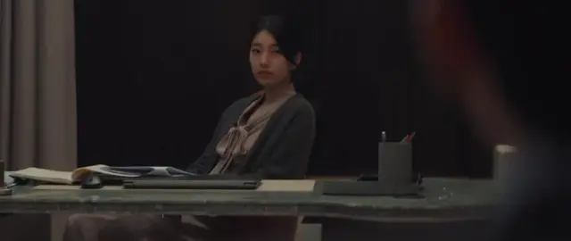 안나 남편 나올 때마다 텐션 미침
수지 차가운 연기는 역시나 개같이 좋고...
다 부술 것 같은 눈빛으로 얘기하는 거 봐