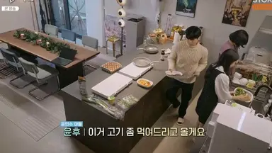 내새끼의 연애2 윤후 둘 중 누구에게 고기 먹여줄지 고민하다가 걍 고기접시들고 냅다 거실가는거 왤케웃기지ㅠ
시우 유빈 : 저희는 왜 안먹여주시는걸까요? 하는와중
재혁 : 앙
윤후 : 제가 생각하고 고안해 낸 아주 현명한 방법이었던 것 같습니다
이러는거 ㄴㅁ웃긴데ㅠ 윤후 웃수저네,,,,,,,