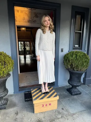 폴 페이그 신작 • 아만다 사이프리드 & 시드니 스위니 주연 <하우스메이드> 봤는데 딱 2.0~2.5점짜리 개막장 똥 영화였음. 하지만 그럴 걸 기대하고 본 거라 잘 즐겼다 어쩜 이렇게 비하인드 사진에서도 똥영화의 무드가