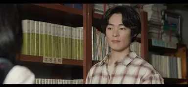 범인은 .... 손이 여자손 같았어요...
라고 말하면서 바로 책 정리하는 이쁜손 송건희 보여주는거 너무나 연출이 너무...너무 하다... 그는 허수아비가 아닐꺼같단말입니다 ㅠ