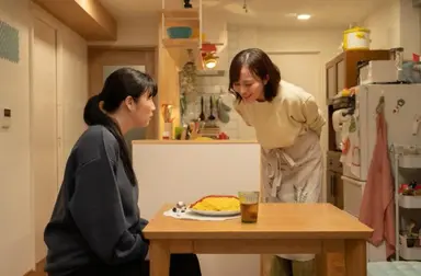 나도 <만들고 싶은 여자와 먹고 싶은 여자>처럼 살고 싶다. 잔잔한 일상 속에서 함께 요리하고 나눠먹고 다음엔 뭐 먹을지 의논하고 장보러 가고. 플리즈,,,