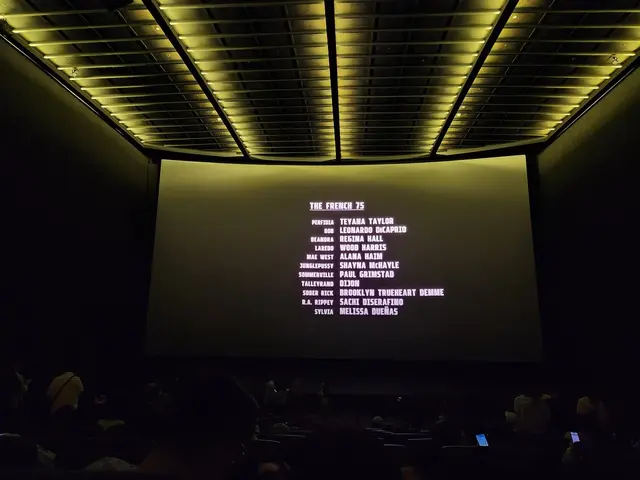 친구들아 <원 배틀 애프터 어나더> 봐라. 꼭 봐라. 두 번 봐라. 극장에서 봐. 아이맥스에서 봐라. 꼭. 그런게 있어. 꼭. 
왜냐하면.. "혁명은 티비에 나오지 않으니까."
PTA 이 미친 새끼야.