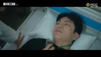 메리킬즈피플

이민기 맡은 역이 시한부 환자로 위장한 형사역인거 알고 보니까 너무 재밌음ㅋㅋㅋ 이보영을 잡기 위해서 시한부 연기하는 형사....