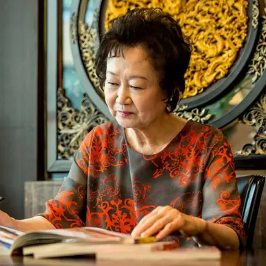 흑백요리사로 정지선, 박은영 등의 여성 중식셰프들의 유명세가 높아지고 있는데 중식매니아로서 여성 중식 스타셰프 1세대라 할만한 분을 꼽자면 이향방 선생님을 뺄 수 없다고 생각함. 한국에서 '해물누룽지탕'을 처음 시작하신분이자 청요리에서 브로콜리와 청경채 유행을 선도하신분