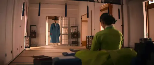 스캔들 연하는 오랜만에봐도 여전히 고운 누나 보고 또 반한거같은데 정작 누나는 얼굴보자마자 집안에 소실로 들어오기로 한 앳된 꽃봉오리 임신시켜달라고 부탁하는거 그렇게 태어난 연하 똑닮은 아이를 품에 안아 지내는 은밀한 즐거움이 여생의 낙일거라는거 ㅈㄴ미쳣음미쳣어미친거야