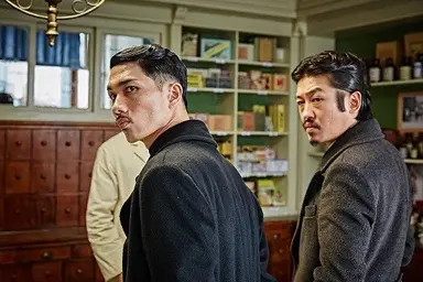 밀정에서 독립군 잡으러 다니던 두 매국노가
10년 후 예능에서 깍두기 슬라임을 만들고 계심
미치겟다 아