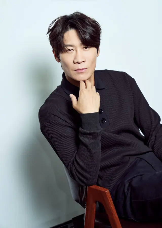 이런식으로 주책떠는 남배우들 볼때마다 진선규,박해준,서현우,박병은 이런 배우들 참 노선 잘잡았고 동시에 중년의 전성기를 위해선 나이에 맞는 직무개발과 기본기의 조합이 필수임을 느낌. 악역잘해서 시청자 킹받게 하고 틈새 잘 공략하면 중년이 2막이 되지만 중년에도 청년시절 못잊으면 꼴값임.