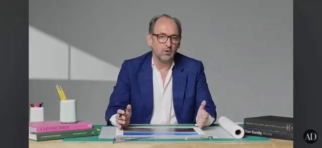 위키드 첫 장면 튤립은 실제로 심은 것
영국 시골 지역 농부가 작업했고 6.8에이커 규모에 900만 송이의 튤립을 심음
프로덕션 디자이너가 인터스텔라때 500에이커 규모의 밭에 실제로 옥수수밭을 만든 경험이 있었고 실용적인 방식으로 현실화 한 것