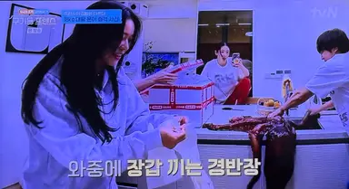 <구기동 프렌즈> 재미있을 거라 전혀 기대하지 않았는데 문어 한 마리로 금요일 밤 9시 30분에 나를 이렇게 큰소리로 웃게 하다니.