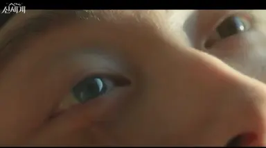 와.. 차세계 설정 진짜 미쳣네
전생에 얼굴에 흉도있고 눈동자 색도 오드아이인데 그걸 가릴려고 가면을 쓰고 남들이 잘 오지않는 전각에 살던 대군이었다?
근데 그걸 현대에 차세계가 꿈에서 본다는 거잖아 이거 진짜 맛도리고 차세계 오드아이 개좋음