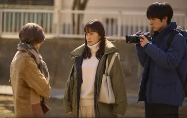 <긴키 지방의 어느 장소에 대하여>
나폴리탄 괴담같은 인터넷에 떠돌아다니는 괴기한 영상들을 엄청 사실적으로 구현해서 시각적인 재미도 좋고, 중후반부까지 소름끼치는 분위기를 잘 끌고 간다. 아카소 에이지의 굉장한 미모는 덤 .... 결말이 산으로 가서 호불호가 많이 갈리는데 (헛웃음 나옴)