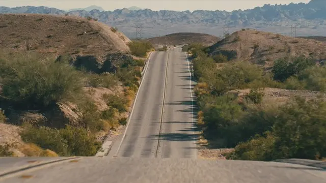 <원 배틀 애프터 어나더> 진짜 너무 재밋게 봄. 생각했던 것보다 더 정치적인 내용인데 해석 없이 시퀀스 그대로 받아들인다해도 너무 재밌는 영화 ... 긴장감 있는 장면들은 자본 때려넣은 펀드럽 같았다. 당연히 마지막 추격씬이 젤 좋았는데 오프닝 혁명단도 진짜 미쳤음 너무나도 큰 도파민이었다