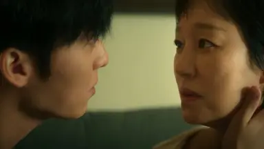 최현욱이 맨끝줄소년에서 문정희 김윤진 진경이랑 어떤 텐션을 만들고 엮이는데 너무 야르하게해줌....