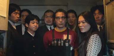 굿뉴스 골때리고 재밌다 
연출이나 편집 미술 여러모로 감각적이고 변성현 감독 특유의 스타일리시함이 느껴짐 그리고 영화 내내 뺑이치는 서고명 중위 느낌 너무 좋으시다 실화 바탕이라니 역시 현실은 영화보다 더 영화같구나 . .