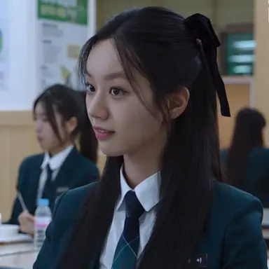 선의의경쟁 이혜리 영상 화보집이라고 그냥 계속 예쁨 반묶음 해서 예쁘고 머리띠 해서 예쁘고 모자 써서 예쁘고 안써서 예쁘고